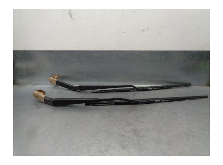 Recambio de brazo limpia delantero derecho para chrysler 300 c 3.0 crd cat referencia OEM IAM 5139094AA  