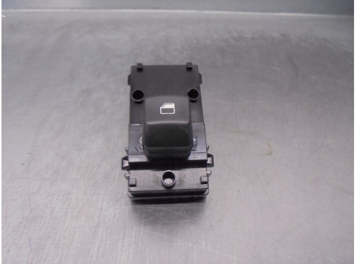 Recambio de mando elevalunas trasero derecho para kia xceed 1.0 tgdi cat referencia OEM IAM 93581J7100 