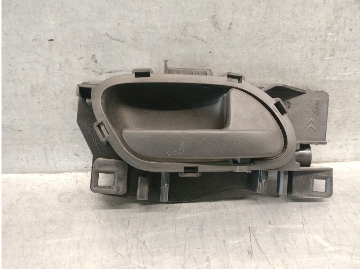 Recambio de maneta interior delantera derecha para opel vivaro c furgoneta (k0) 1.5 referencia OEM IAM 303965 