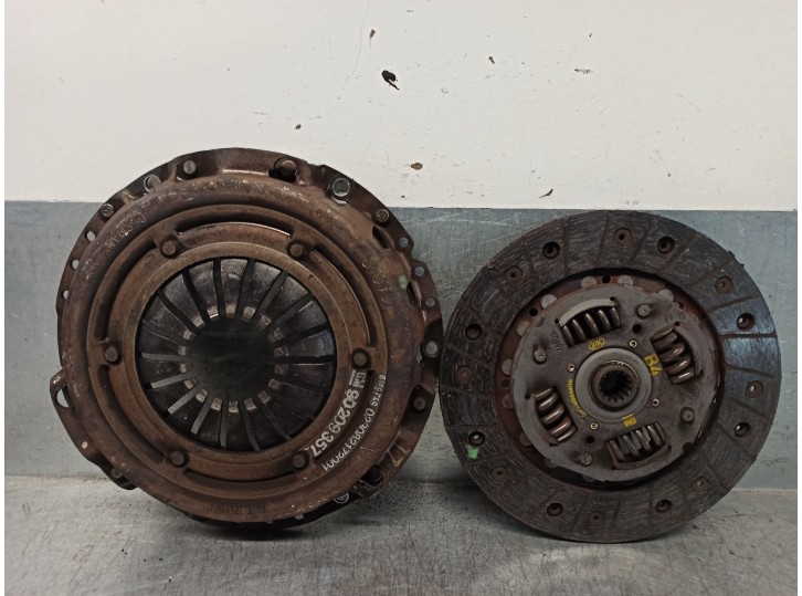 Replacement clutch kit for Opel Kadett E 1.6 OEM IAM reference 9029357 023082172001 SACHS