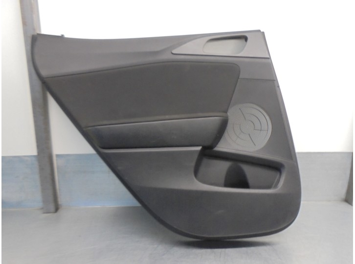 Recambio de guarnecido puerta trasera izquierda para kia xceed 1.0 tgdi cat referencia OEM IAM 83301J7812DQD  