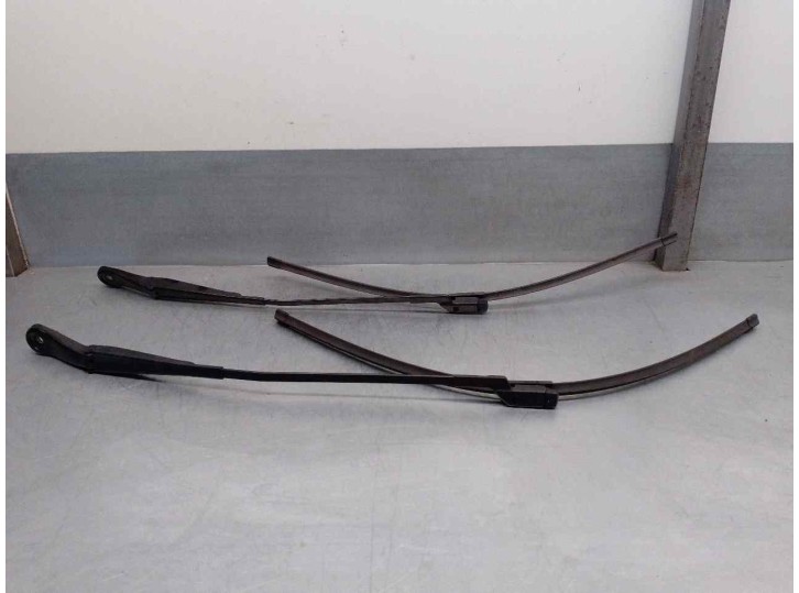 Recambio de brazo limpia delantero derecho para opel zafira tourer 1.6 cdti dpf referencia OEM IAM 20812594  