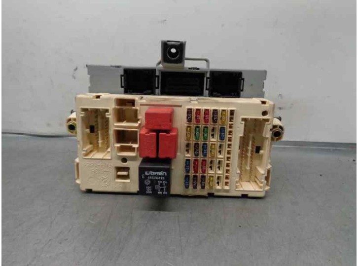 Recambio de caja reles / fusibles para fiat stilo (192) 1.9 jtd cat referencia OEM IAM 51711819 