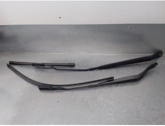 Recambio de brazo limpia delantero derecho para citroën c3 ii 1.4 referencia OEM IAM 9683381680 9683382180 