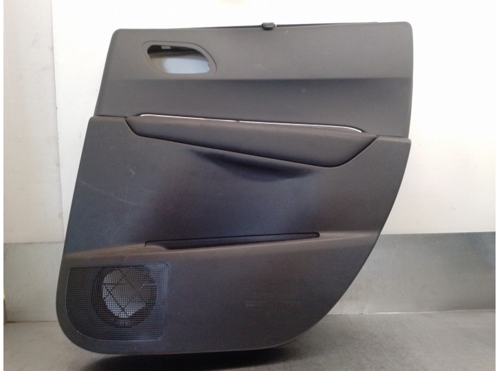 Recambio de guarnecido puerta trasera derecha para peugeot 3008 1.2 12v e-thp / puretech referencia OEM IAM 98076089ZD 5 PUERTA