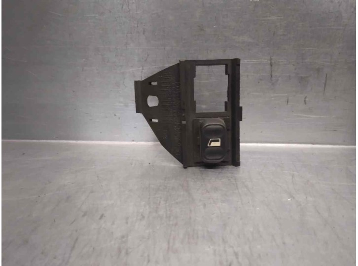 Replacement rear right window regulator switch for Citroën Xantia Saloon 2.0 HDI CAT (RHY / DW10TD) OEM IAM reference 961932328