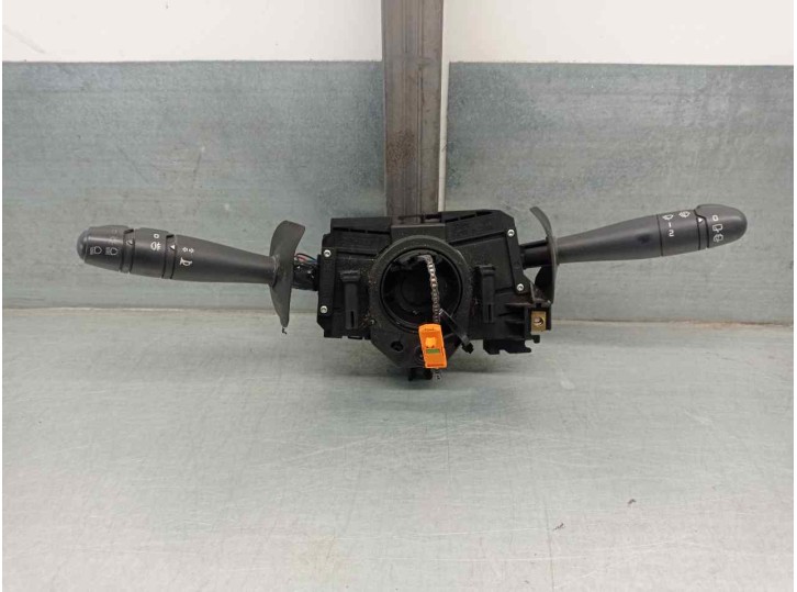 Replacement light switch for Renault Clio II phase I (B/CBO) 1.9 diesel OEM IAM reference 7701045279 7700432854 