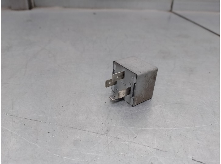 Recambio de rele para audi a4 berlina (8e) 1.9 tdi referencia OEM IAM 141951253B  