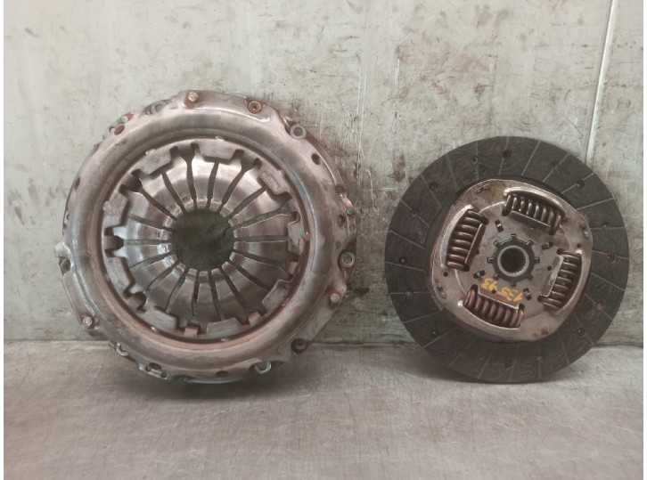 Recambio de kit embrague para dacia sandero ii 0.9 tce cat referencia OEM IAM 301012218R  