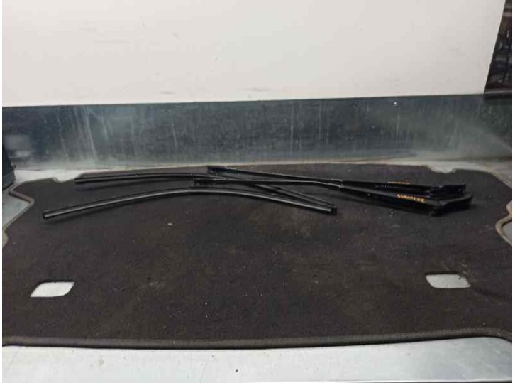 Recambio de brazo limpia delantero derecho para peugeot 407 coupe 2.7 hdi fap cat (uhz / dt17ted4) referencia OEM IAM 