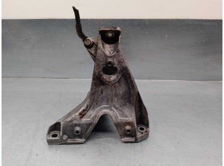 Recambio de soporte motor para audi a4 berlina (8e) 1.9 tdi referencia OEM IAM 8E0199308D  