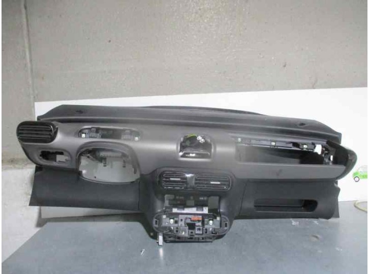 Recambio de salpicadero para citroën c4 cactus 1.2 12v e-thp referencia OEM IAM NEGRO Y GRIS 