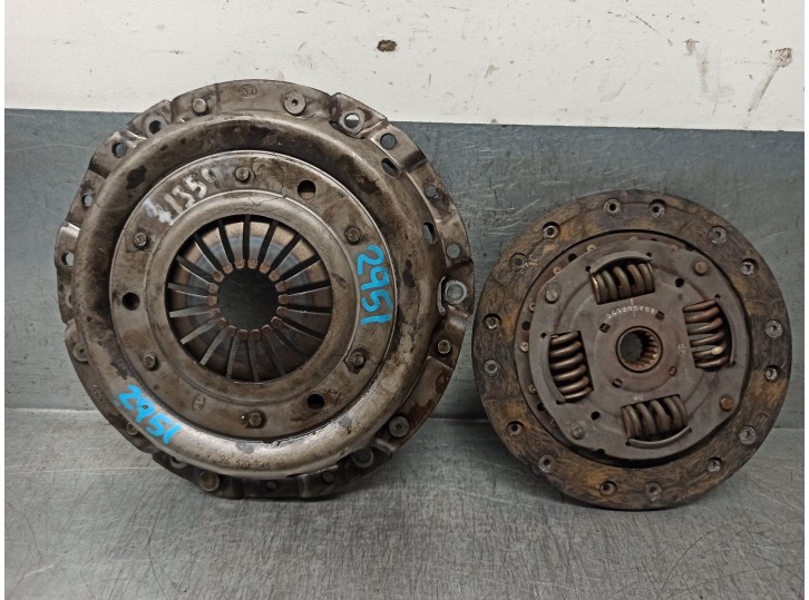 Replacement clutch kit for Peugeot 106 (S2) max d OEM IAM reference 9632054580 