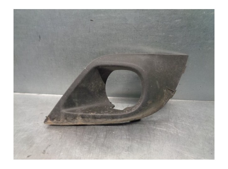 Recambio de molduras delanteras para renault clio iv 0.9 referencia OEM IAM 261A28633R 