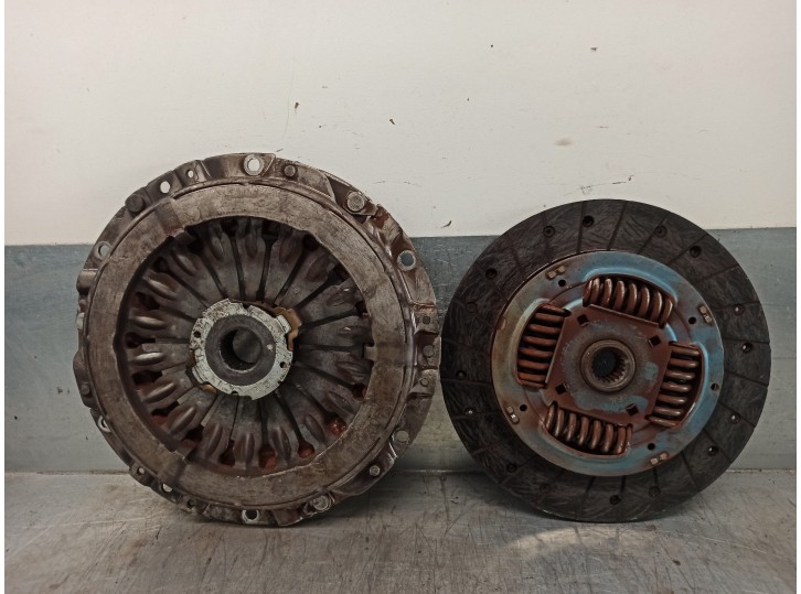 Recambio de kit embrague para hyundai elantra (xd) 2.0 crdi cat referencia OEM IAM 4130039050 HDC69 VALEO