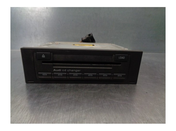 Replacement audio system / CD radio for Audi A3 (8P) 2.0 TDI OEM IAM reference 8E0035111 