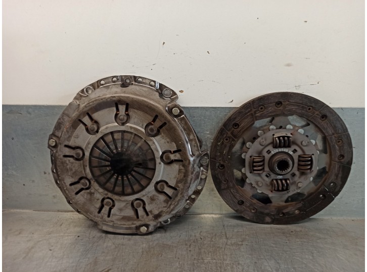 Replacement clutch kit for Ford Orion 1.6 OEM IAM reference 5027205 122011410 LUK