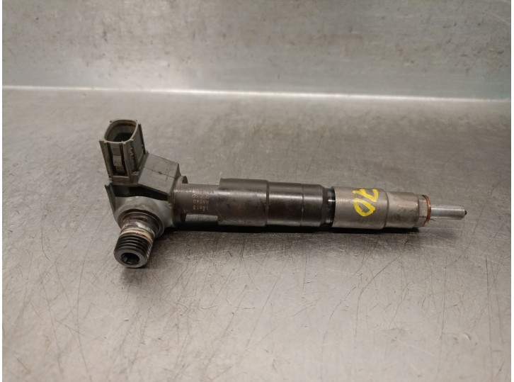 Recambio de inyector para subaru outback (bs) 2.0 d awd (bsd) referencia OEM IAM 16613AA040 DENSO