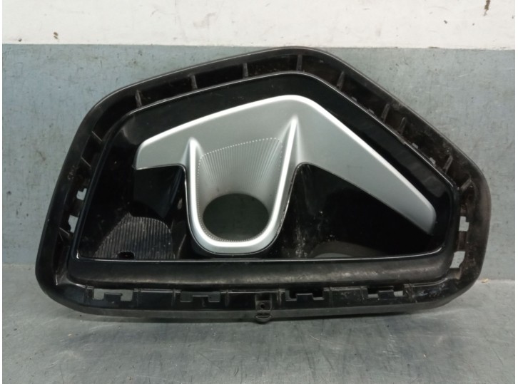 Recambio de molduras delanteras para kia stonic (yb) 1.2 cvvt referencia OEM IAM 86524H8HA0 86524H8HA0 