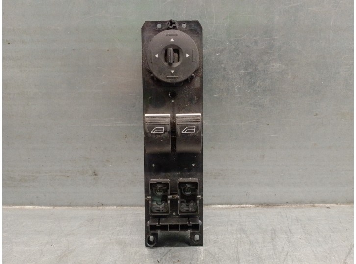 Recambio de mando elevalunas delantero izquierdo para ford fiesta (ccn) 1.25 16v cat referencia OEM IAM 3S010130331 2032974 