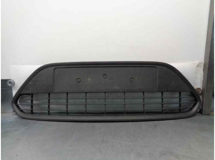 Replacement central bumper grille for Ford Focus lim. (CB4) 1.6 TDCi CAT OEM IAM reference 8M5117B968A 