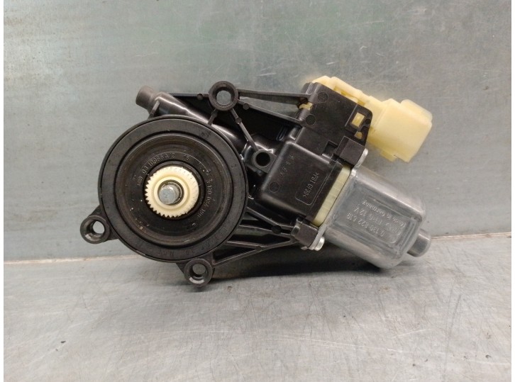 Recambio de motor elevalunas delantero derecho para ford fiesta (ccn) 1.25 16v cat referencia OEM IAM 8A6114553B 6 PINES 5 PUERT