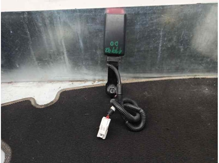 Recambio de enganche cinturon para kia rio 1.1 crdi cat referencia OEM IAM 888401W000HU 2 PINES 