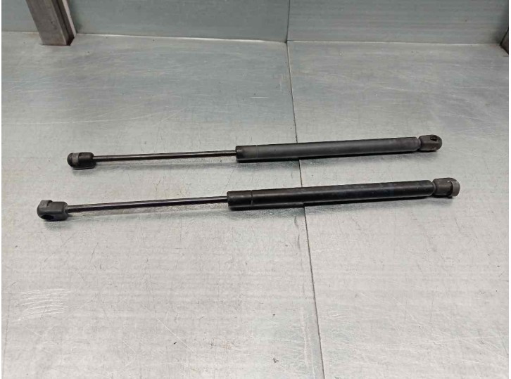 Replacement trunk / tailgate shock absorbers for Renault Megane I Phase 2 Sedan (BA0) 1.9 DTI Diesel CAT OEM IAM reference 13
