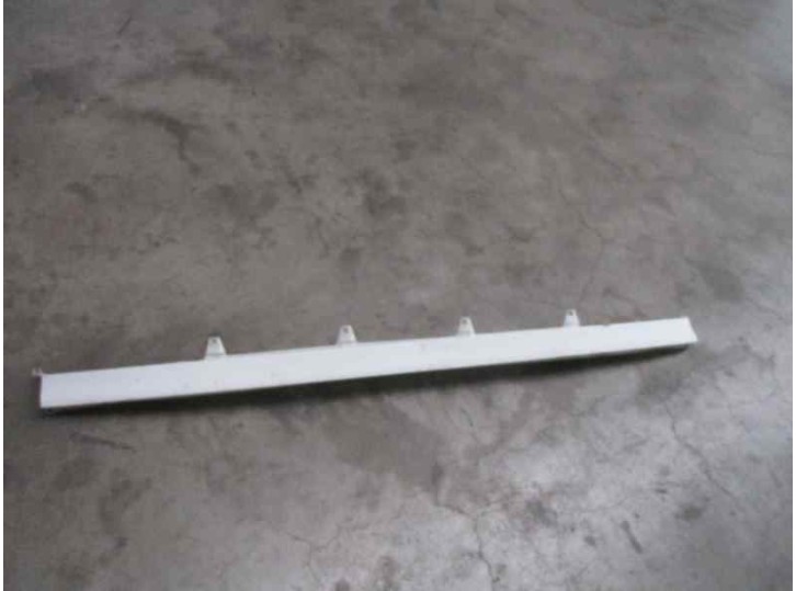 Recambio de molduras delanteras para mercedes-benz mb serie:100 d caja abierta (w631) 2.4 diesel referencia OEM IAM 