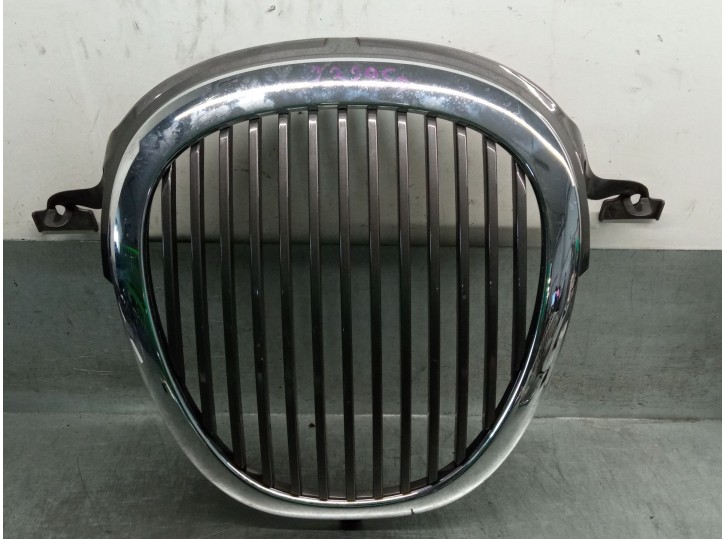 Recambio de rejilla delantera para jaguar s-type 3.0 v6 24v cat referencia OEM IAM XR838A133 XR81067 