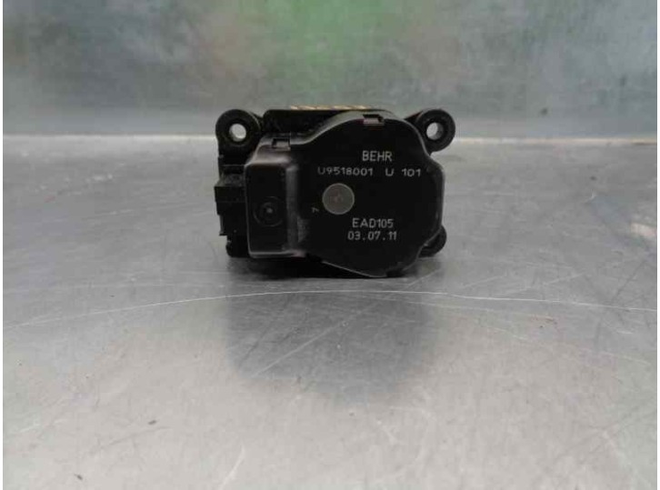 Recambio de motor calefaccion para opel astra j lim. 1.7 16v cdti referencia OEM IAM U9518001  