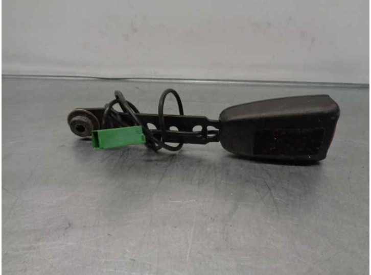 Recambio de enganche cinturon para volvo s80 berlina 2.4 diesel cat referencia OEM IAM 3175386  