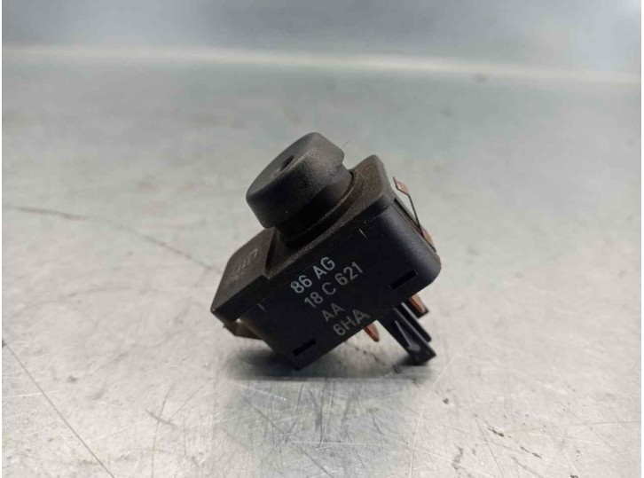 Recambio de mando para ford escort cabrio xr3i referencia OEM IAM 86AG18C621AA 