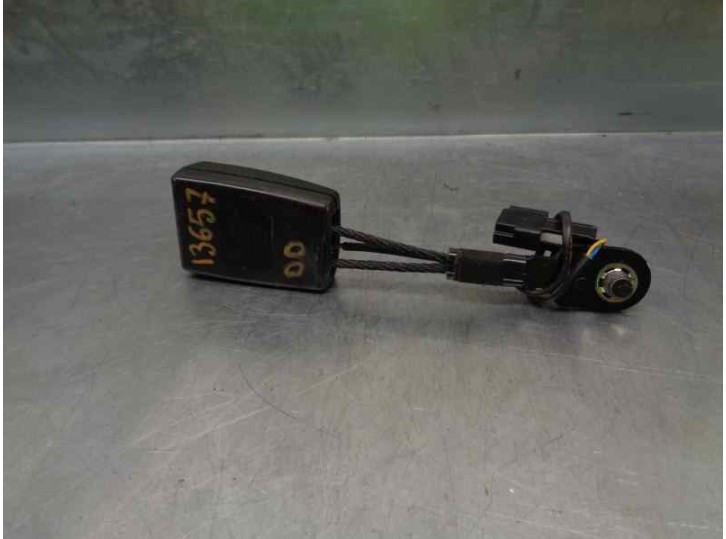 Recambio de enganche cinturon para opel astra j lim. 1.7 16v cdti referencia OEM IAM 13330865 