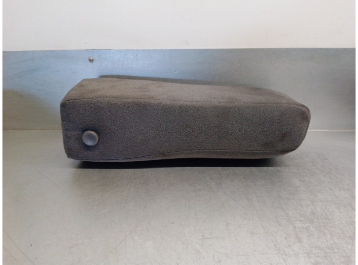 Recambio de apoyabrazos central para ssangyong korando 2.9 turbodiesel cat referencia OEM IAM 7530106033AAF  3 PUERTAS