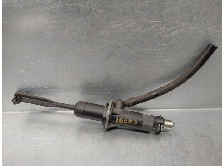 Recambio de bomba embrague para dacia logan mcv 1.5 dci diesel cat referencia OEM IAM 8200242004B 