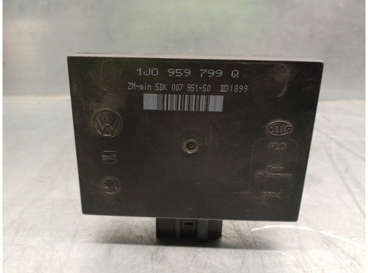 Recambio de modulo confort para volkswagen golf iv berlina (1j1) 1.6 referencia OEM IAM 1J0959799Q 5DK00795150 HELLA