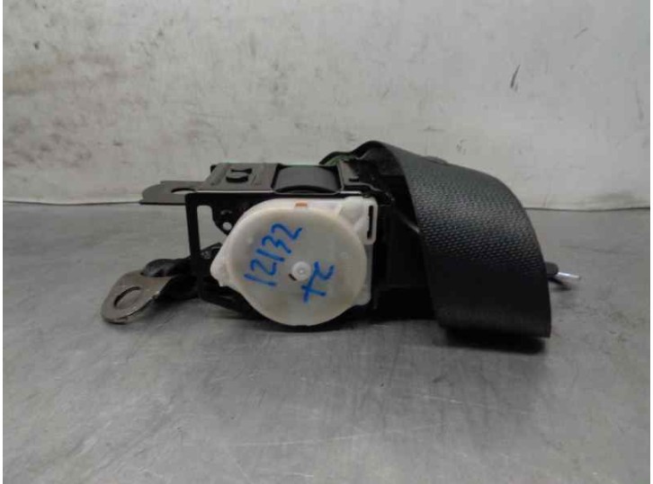 Recambio de cinturon seguridad trasero central para toyota corolla (e12) 1.4 turbodiesel cat referencia OEM IAM 7335012250C0 