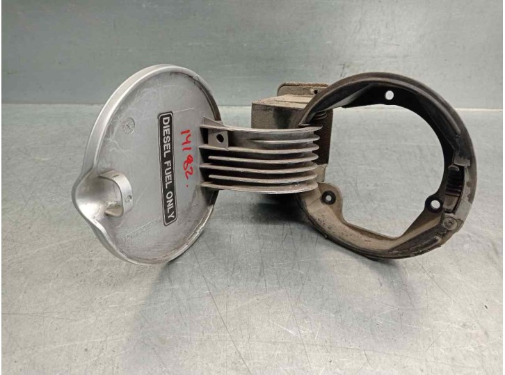 Recambio de tapa exterior combustible para chrysler voyager (rg) 2.5 crd cat referencia OEM IAM 04860572AE  