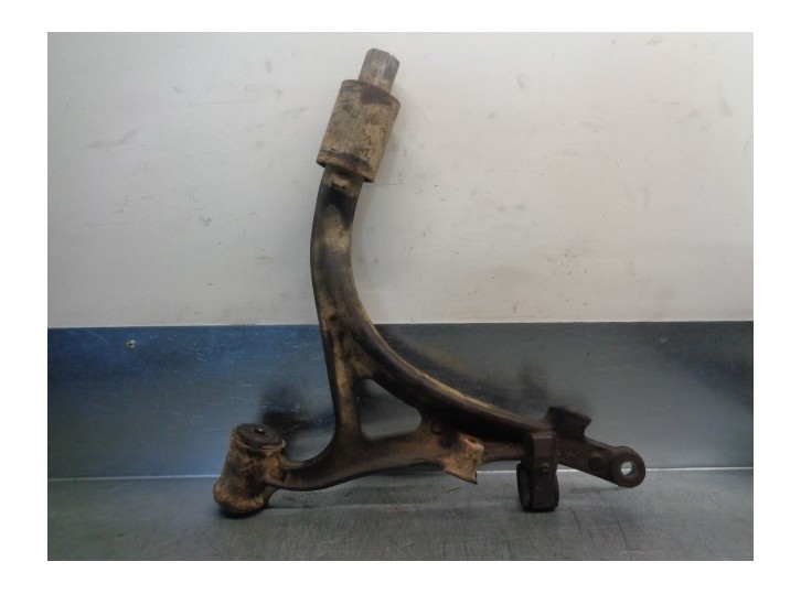 Recambio de brazo suspension inferior delantero izquierdo para ssangyong rodius 2.7 turbodiesel cat referencia OEM IAM 445012100