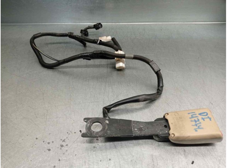Recambio de enganche cinturon para lexus is 200 (ds2/is2) d-cat referencia OEM IAM 7323053130A0 