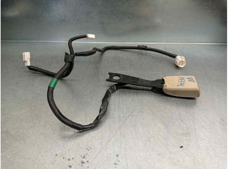 Replacement seatbelt buckle for Lexus IS 200 (DS2/IS2) D-CAT OEM IAM reference 7323053140B0 