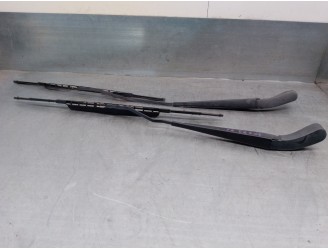 Recambio de brazo limpia delantero derecho para volvo s60 berlina 2.4 cat referencia OEM IAM 8624246 8624243 