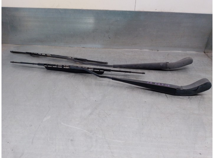 Recambio de brazo limpia delantero derecho para volvo s60 berlina 2.4 cat referencia OEM IAM 8624246 8624243 