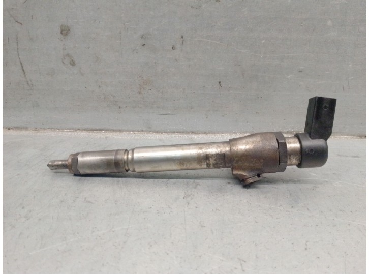 Recambio de inyector para renault megane ii berlina 5p 1.5 dci diesel referencia OEM IAM 8200380253 SIEMENS