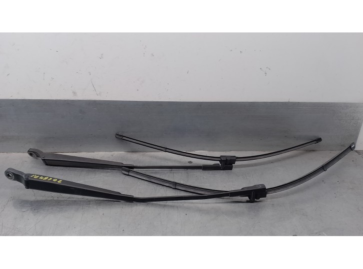 Recambio de brazo limpia delantero derecho para renault modus 1.5 dci diesel cat referencia OEM IAM 8200360823C  