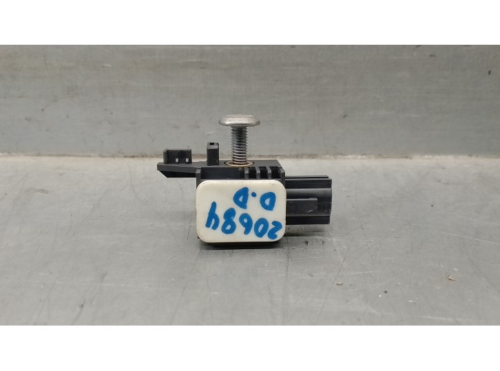 Recambio de sensor impacto para renault modus 1.5 dci diesel cat referencia OEM IAM 8200529572 403629 BOSCH