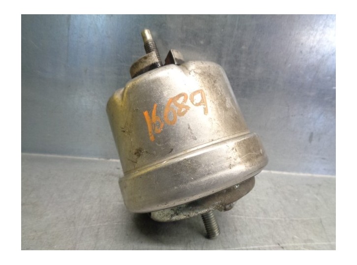 Recambio de soporte motor para opel vectra b berlina 1.8 16v cat referencia OEM IAM 684681 