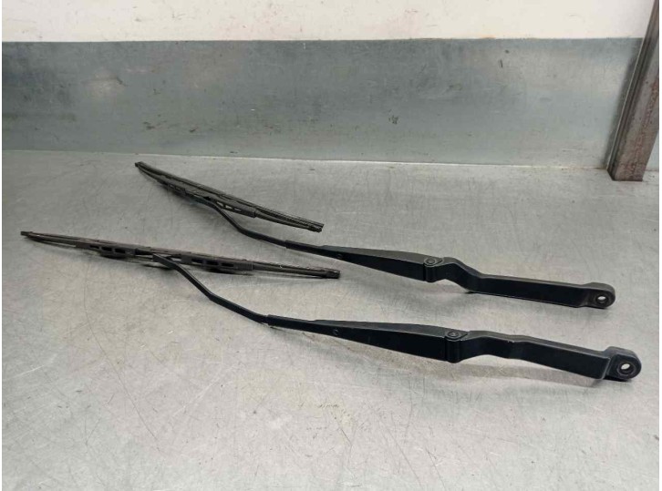 Recambio de brazo limpia delantero derecho para mg serie 200 (rf) 1.4 16v cat referencia OEM IAM 