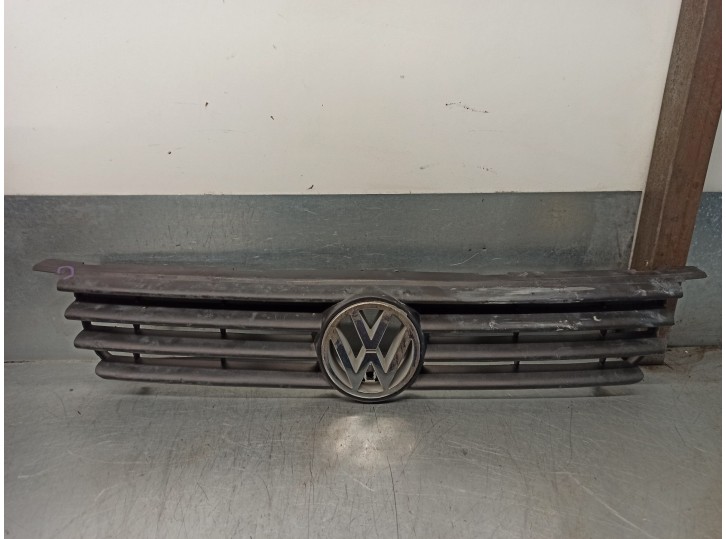 Replacement front grille for Volkswagen Polo saloon (6n1) 1.4 OEM IAM reference 6N0853653B 